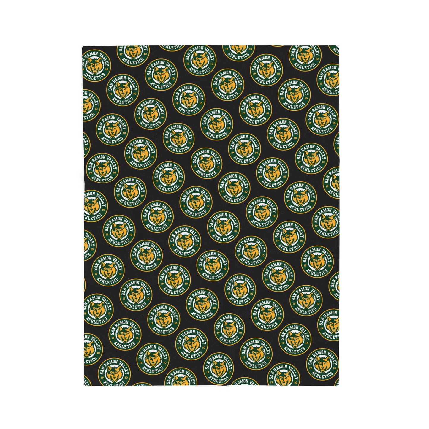 Green Celtic Knot Velveteen Plush Blanket – Cozy St. Patrick’s Day Throw