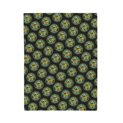 Green Celtic Knot Velveteen Plush Blanket – Cozy St. Patrick’s Day Throw